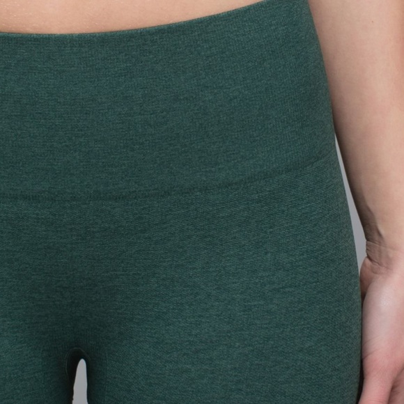 LULULEMON IN THE FLOW CROP II LEGGINGS IN HEATHERED FOREST GREEN SIZE 4 - Picture 5 of 15